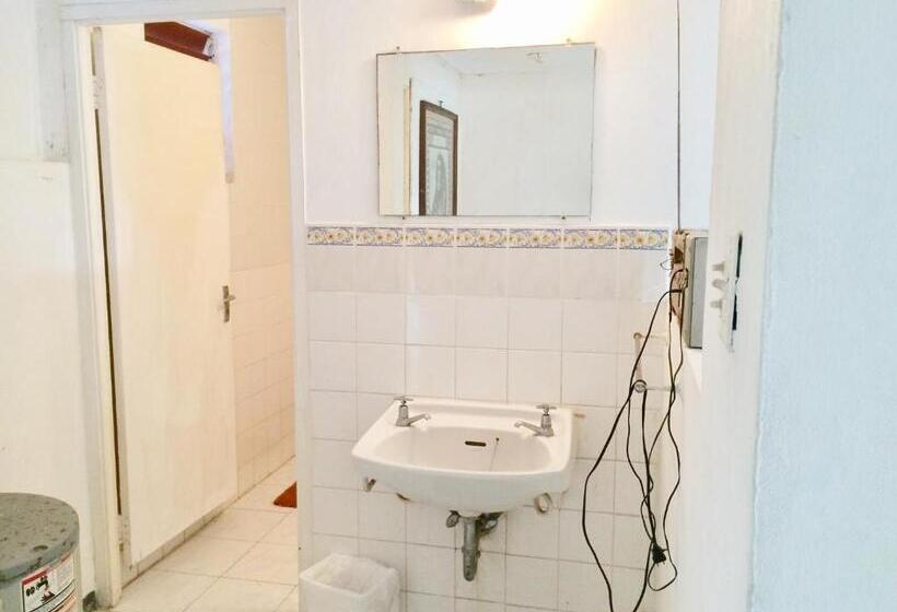 اتاق استاندارد چهار تخته, African Symbol Guest House