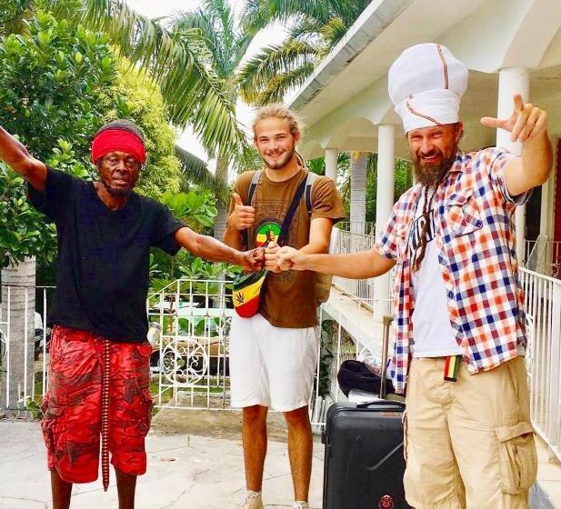 اتاق یک تخته با چشم‌انداز باغ, African Symbol Guest House