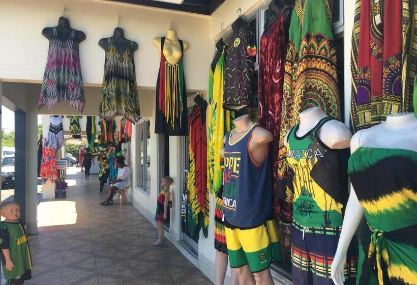 اتاق استاندارد یک نفره, African Symbol Guest House