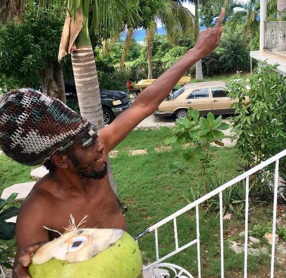 اتاق استاندارد سه نفره, African Symbol Guest House