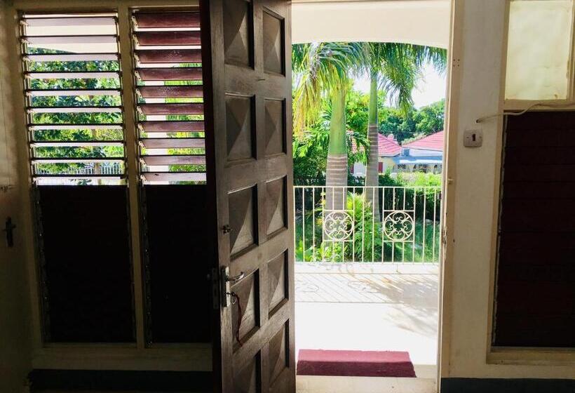 اتاق یک تخته با چشم‌انداز باغ, African Symbol Guest House