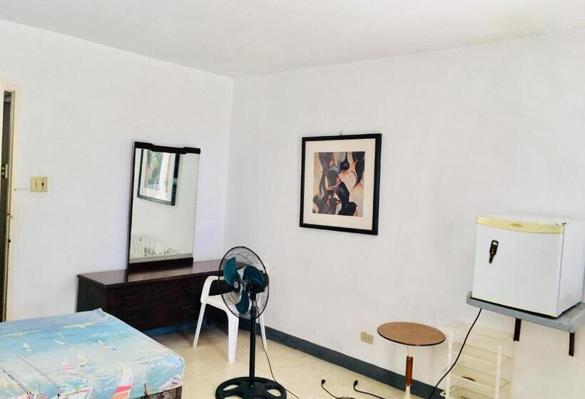 اتاق یک تخته با چشم‌انداز باغ, African Symbol Guest House