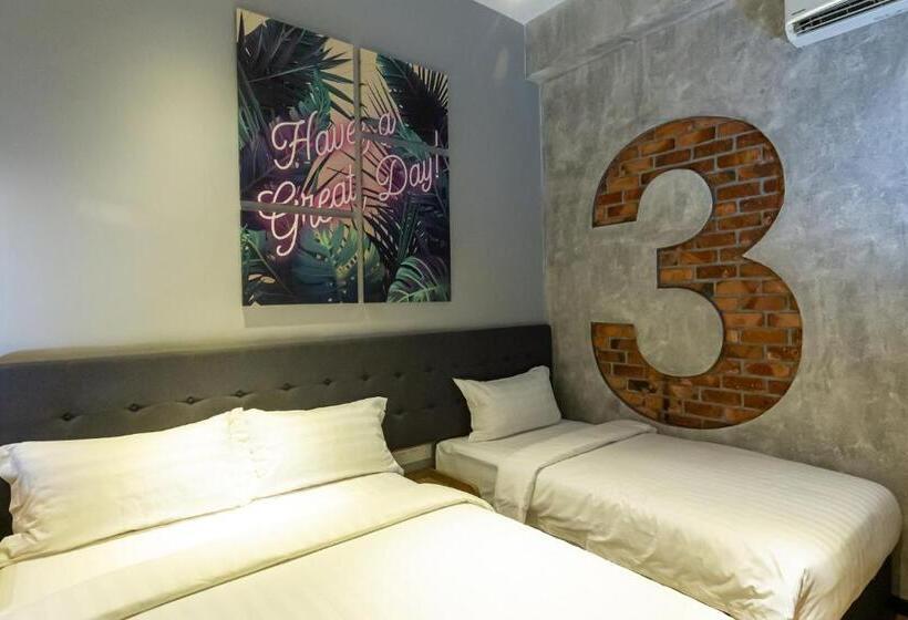 חדר משפחתי, Brown