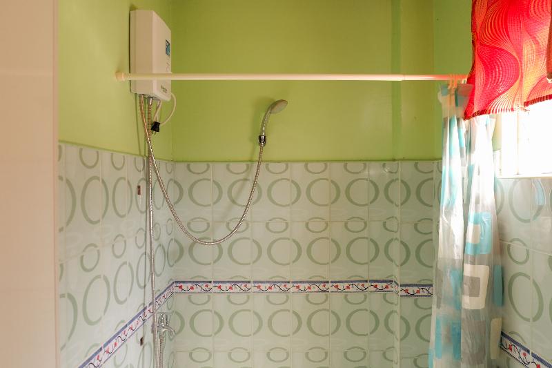 اتاق خانوادگی, Reddoorz Near Maribago Barangay Hall