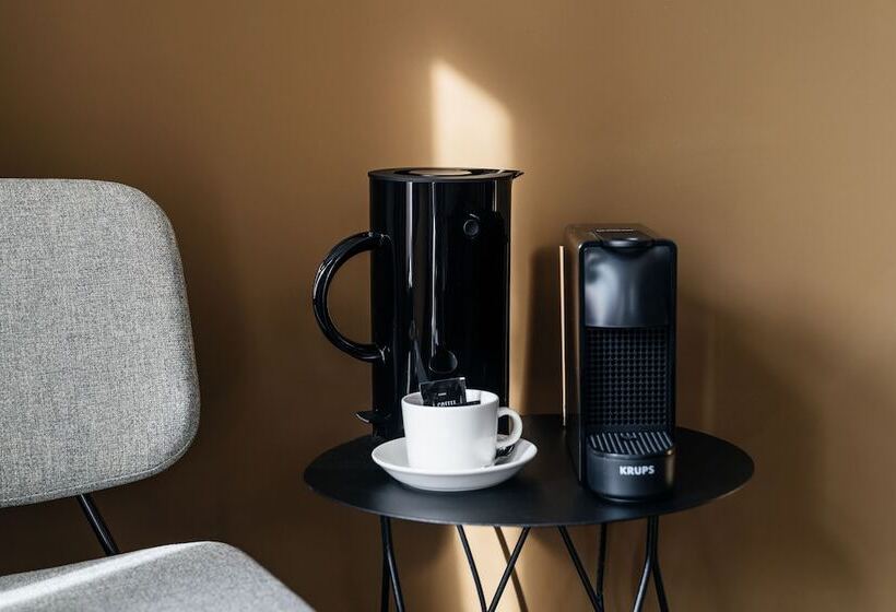 חדר סטנדרט, The Hunfeld