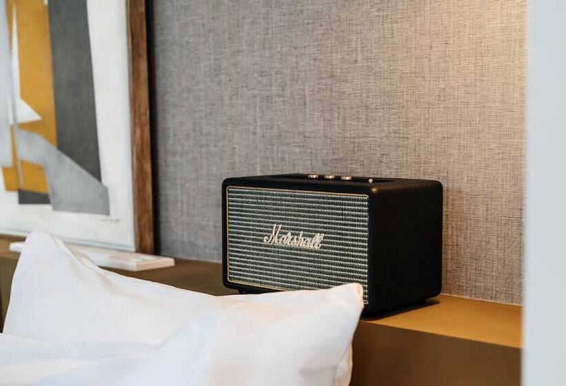 חדר סטנדרט, The Hunfeld