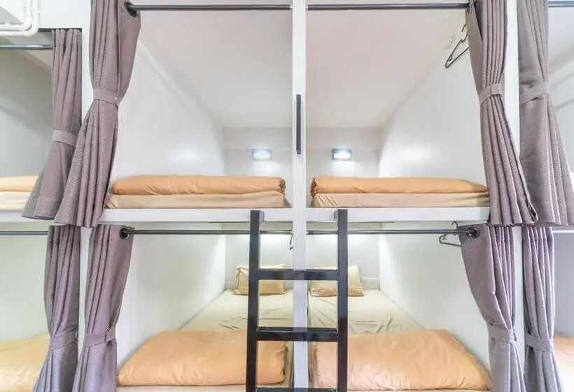 تختخواب در اتاق مشترک, Saiyud Hostel