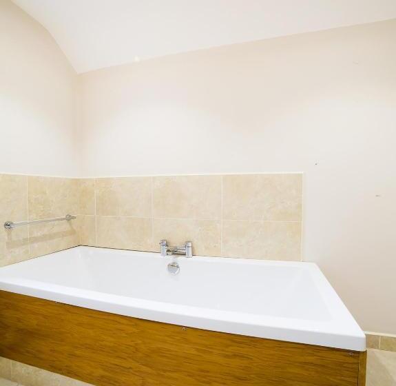 标准三人间, Imperial