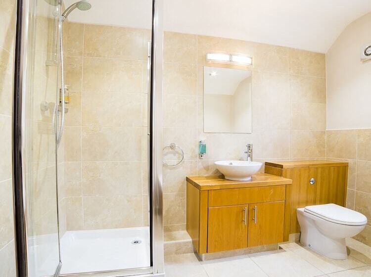 标准三人间, Imperial