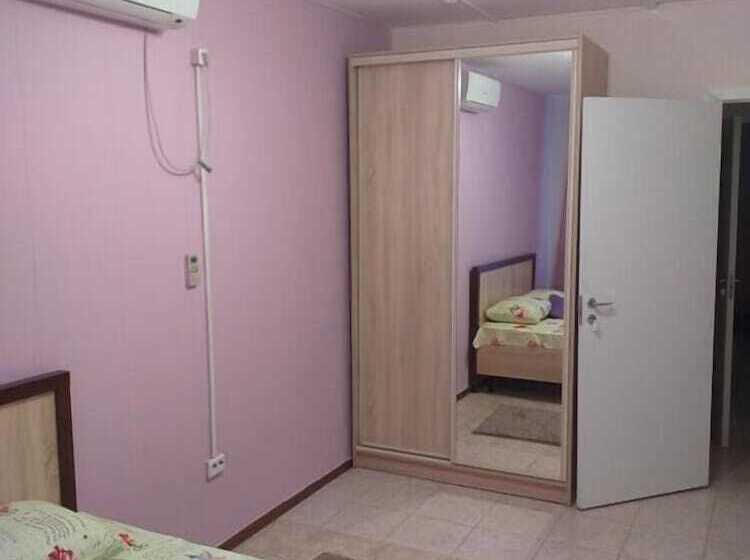 غرفة عائلية, Best Hostel