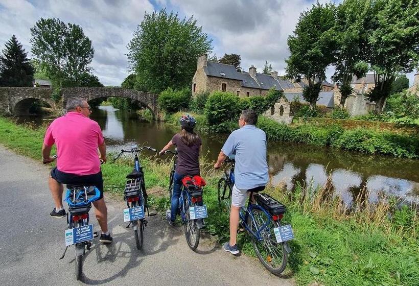 可看到停车场的标准间, La Vallée Du Launay