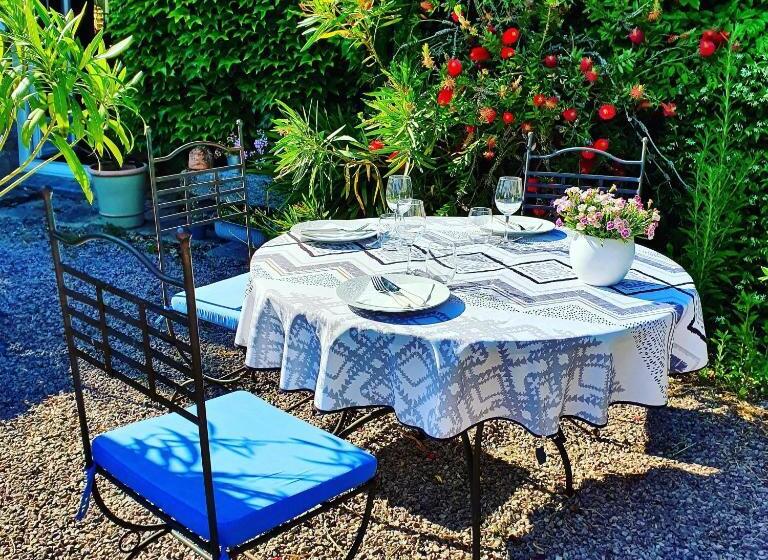 可看到停车场的标准间, La Vallée Du Launay