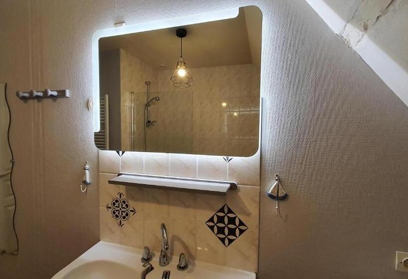 标准工作室, La Vallée Du Launay