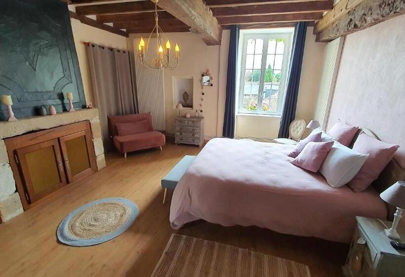 可看到停车场的标准间, La Vallée Du Launay