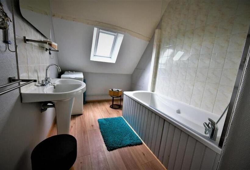 标准工作室, La Vallée Du Launay