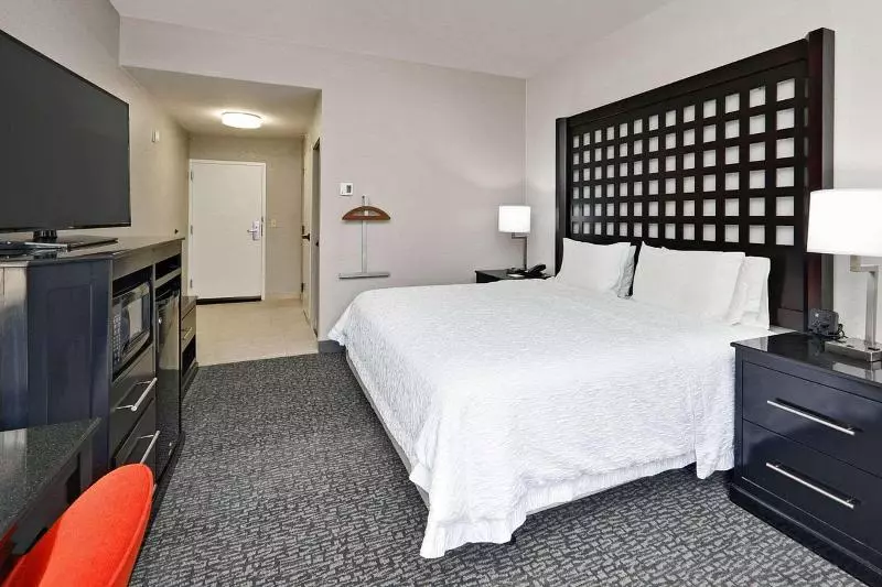 キングサイズベッドのスタンダードルーム, Comfort Inn Plano Dallas