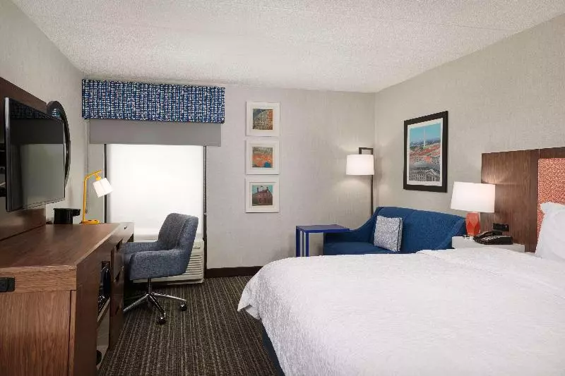 キングサイズベッドのスタンダードルーム, Hampton Inn Fairfax City