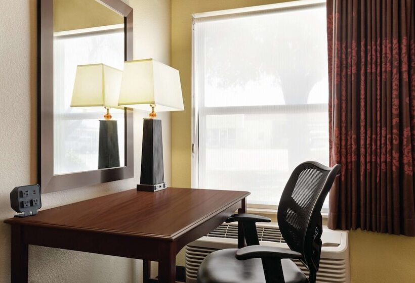 غرفه قياسيه سريرين مزدوجين, Hampton Inn San Angelo