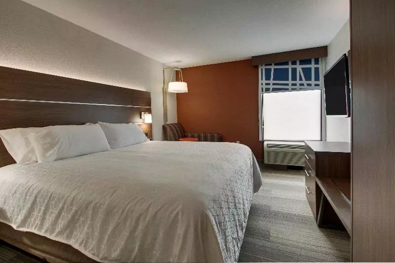 身障者適用キングサイズベッドルーム, Holiday Inn Express Voorhees/ Mt. Laurel, An Ihg
