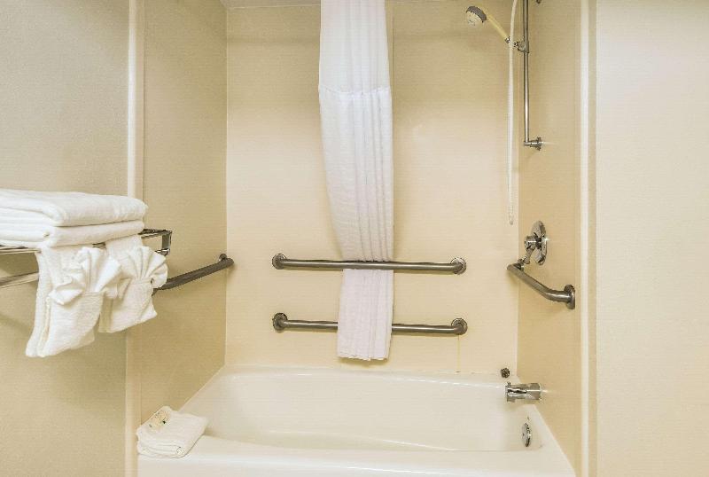 Номер Стандарт Кровать Кинг Адаптированный для Инвалидов, Quality Inn Danville   University Area