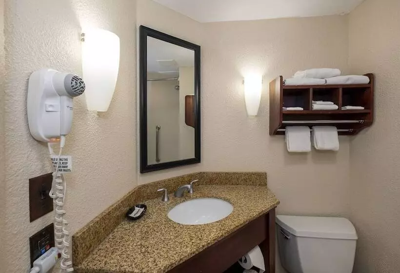 ２ダブルベッドのスタンダードルーム, Red Roof Inn Meriden