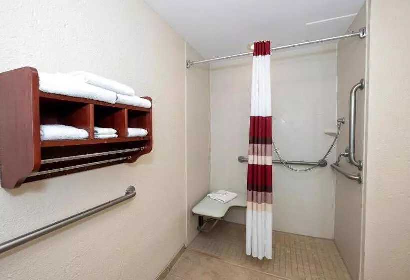 身障者適用ダブルベッド付きスタンダードルーム, Red Roof Inn Meriden