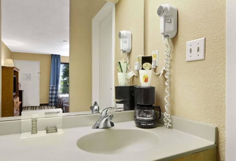 اتاق استاندارد با 2 تخت دوبل, Super 8 By Wyndham Oxford