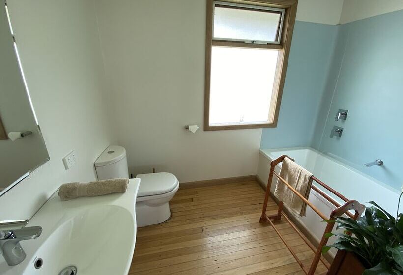 غرفة قياسية مطلّة علي البحر, Seacroft Estate