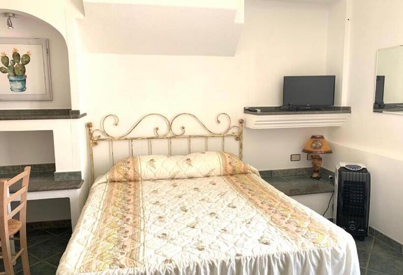 חדר סטנדרט לשלושה עם חדר אמבטיה משוף, B&b S'incontru