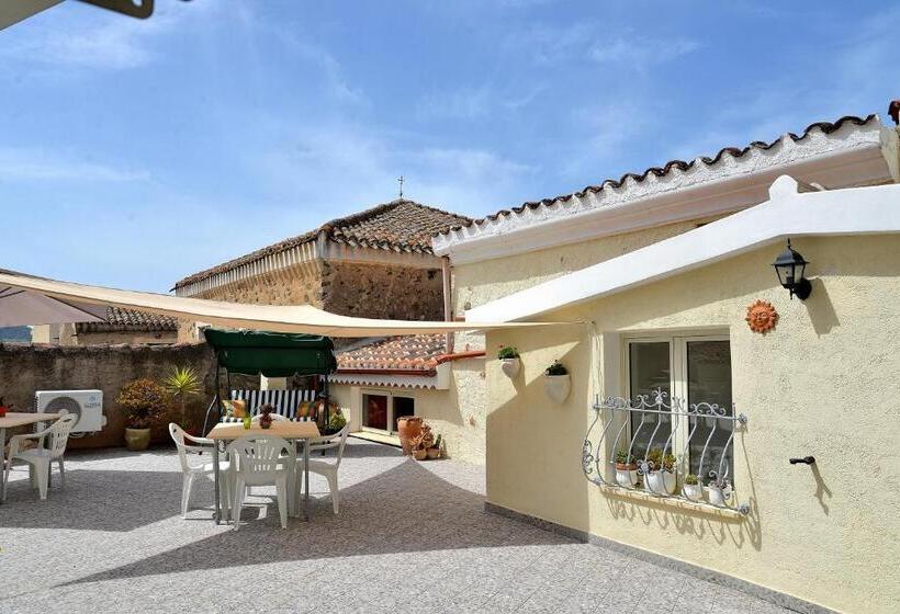 חדר סטנדרט לשלושה עם חדר אמבטיה משוף, B&b S'incontru