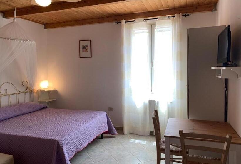 חדר סטנדרט לשלושה, B&b S'incontru