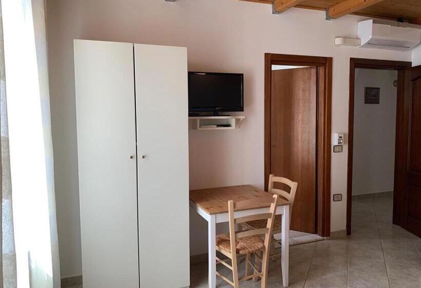 חדר סטנדרט לשלושה, B&b S'incontru