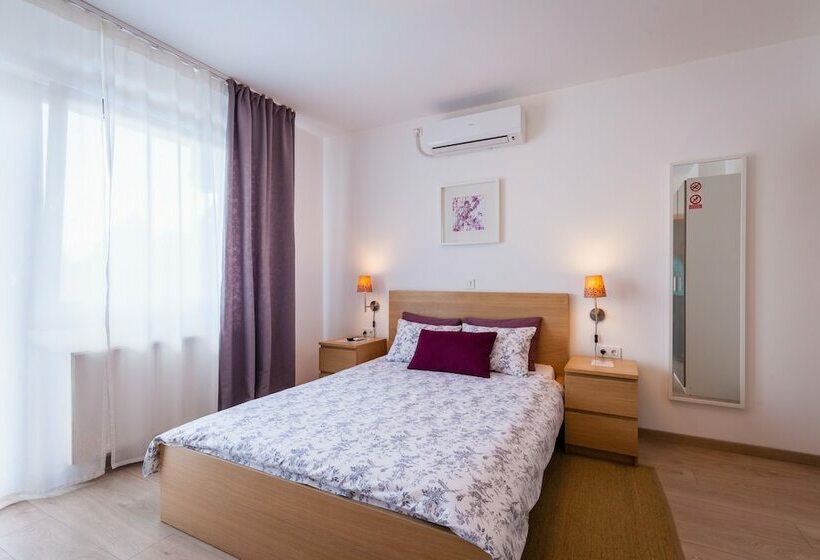 Номер Стандарт Вид на Бассейн, Rooms & Apartments Karlo