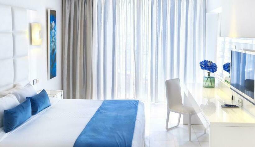 سوییت جونیور لوکس, La Tour Blanche