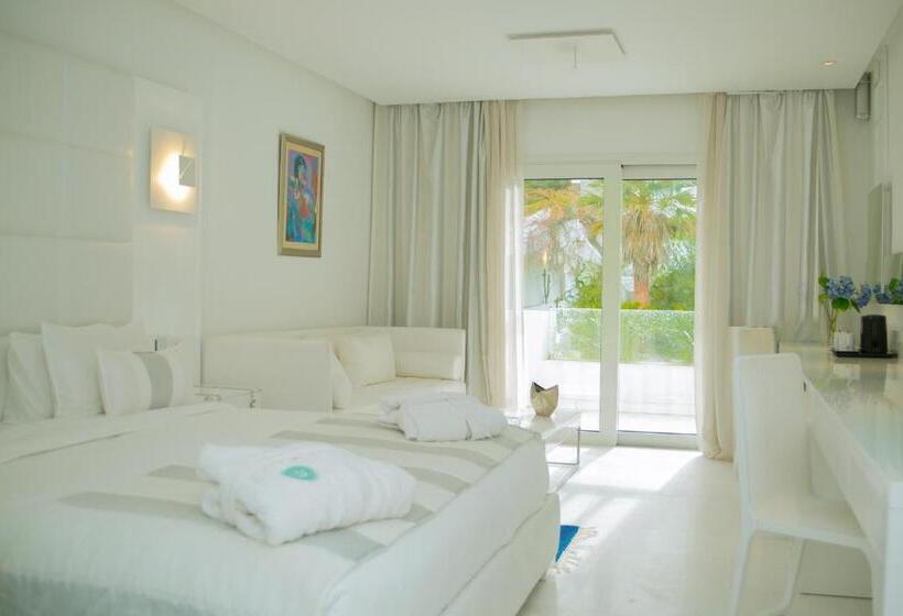 اتاق لوکس, La Tour Blanche