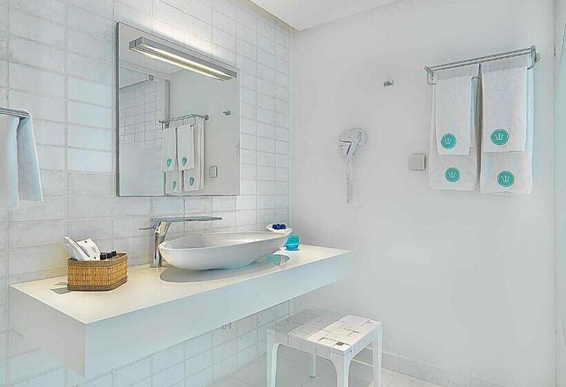 سوییت جونیور لوکس, La Tour Blanche