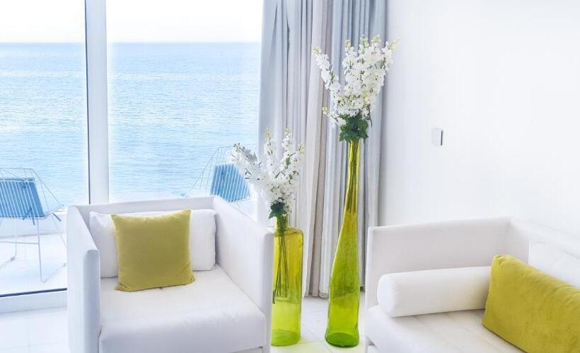 سوییت جونیور لوکس, La Tour Blanche