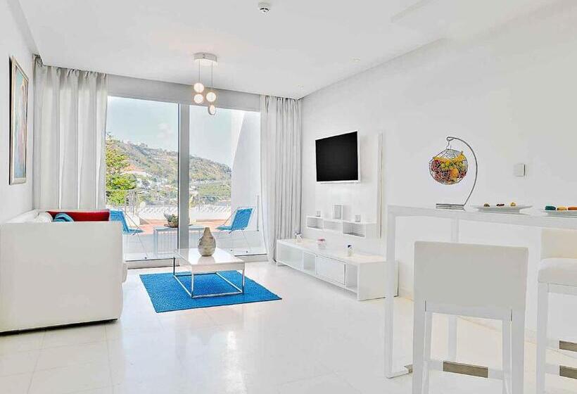 سوییت جونیور لوکس, La Tour Blanche