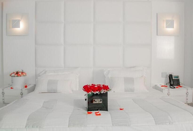 سوییت سوپریور با چشمانداز دریا, La Tour Blanche