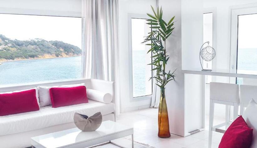 سوییت سوپریور با چشمانداز دریا, La Tour Blanche