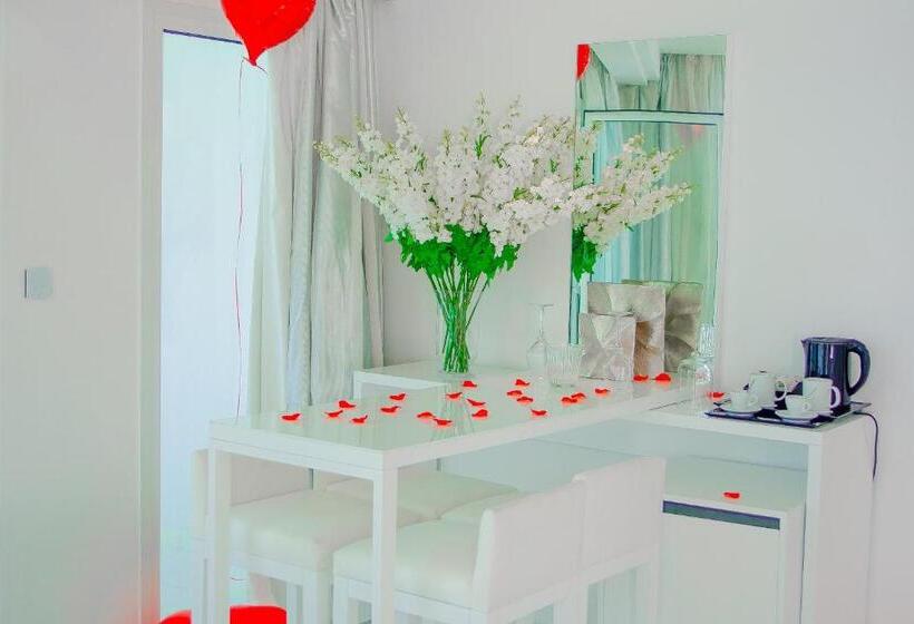 سوییت سوپریور با چشمانداز دریا, La Tour Blanche