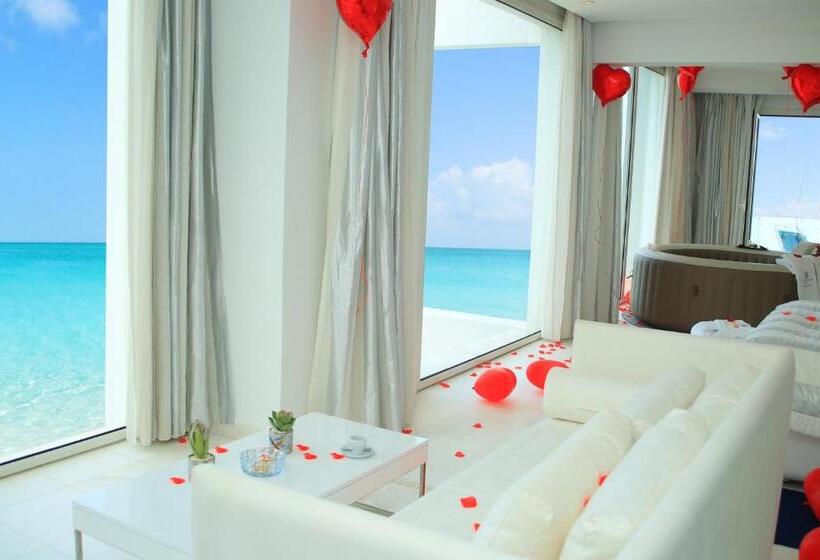 سوییت سوپریور با چشمانداز دریا, La Tour Blanche