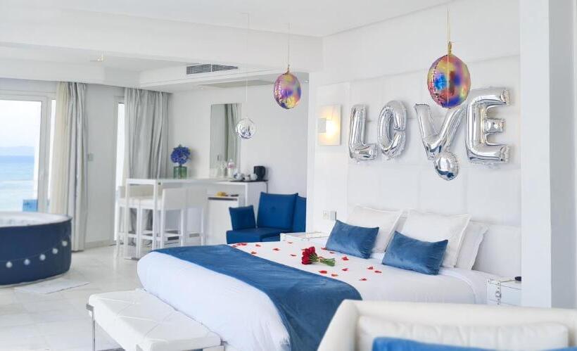 سوییت سوپریور با چشمانداز دریا, La Tour Blanche