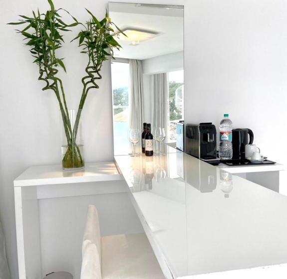 سوییت با چشمانداز دریا, La Tour Blanche