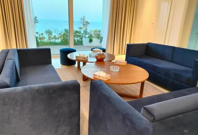 سوییت با چشمانداز دریا, La Tour Blanche