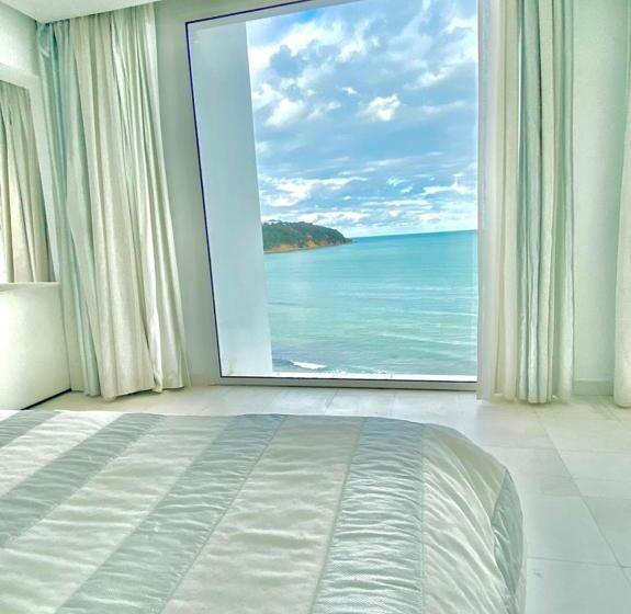 سوییت با چشمانداز دریا, La Tour Blanche