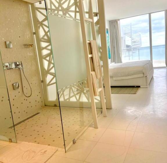 سوییت اجرایی, La Tour Blanche