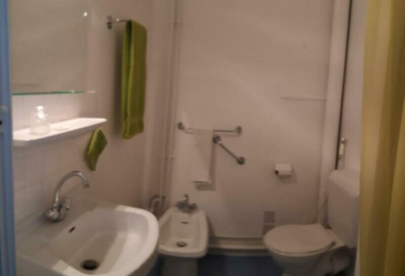 Номер Стандарт, Hôtel Labat