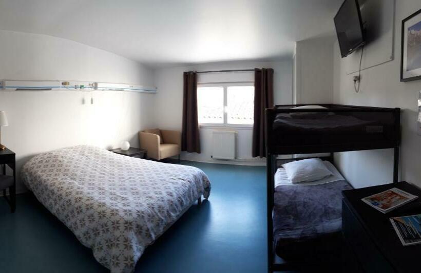 חדר משפחתי, Hôtel Labat