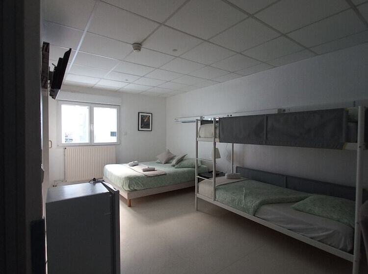 Семейный Номер, Hôtel Labat